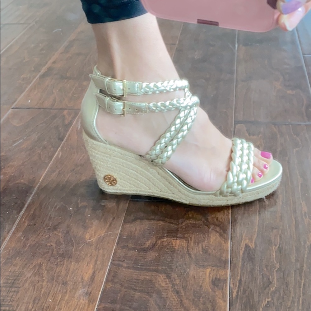 Tory Burch 8.5 Gold wedge